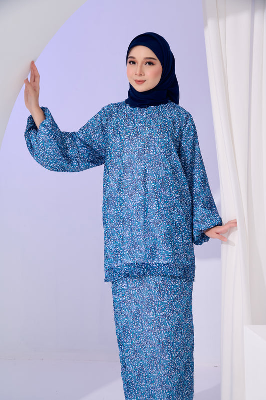 Stella Kurung in Navy Wind