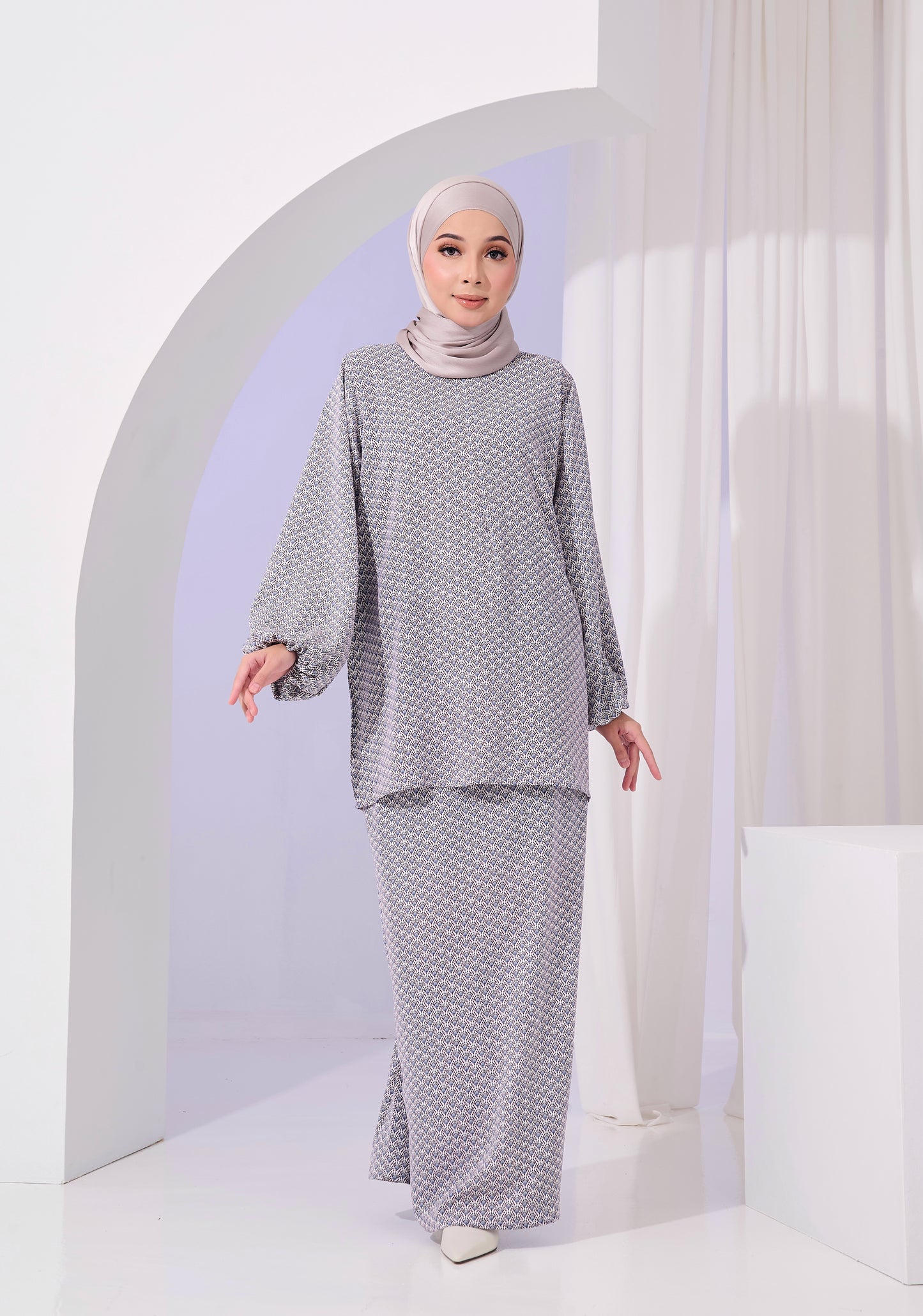 Suri Kurung in Crown Moon