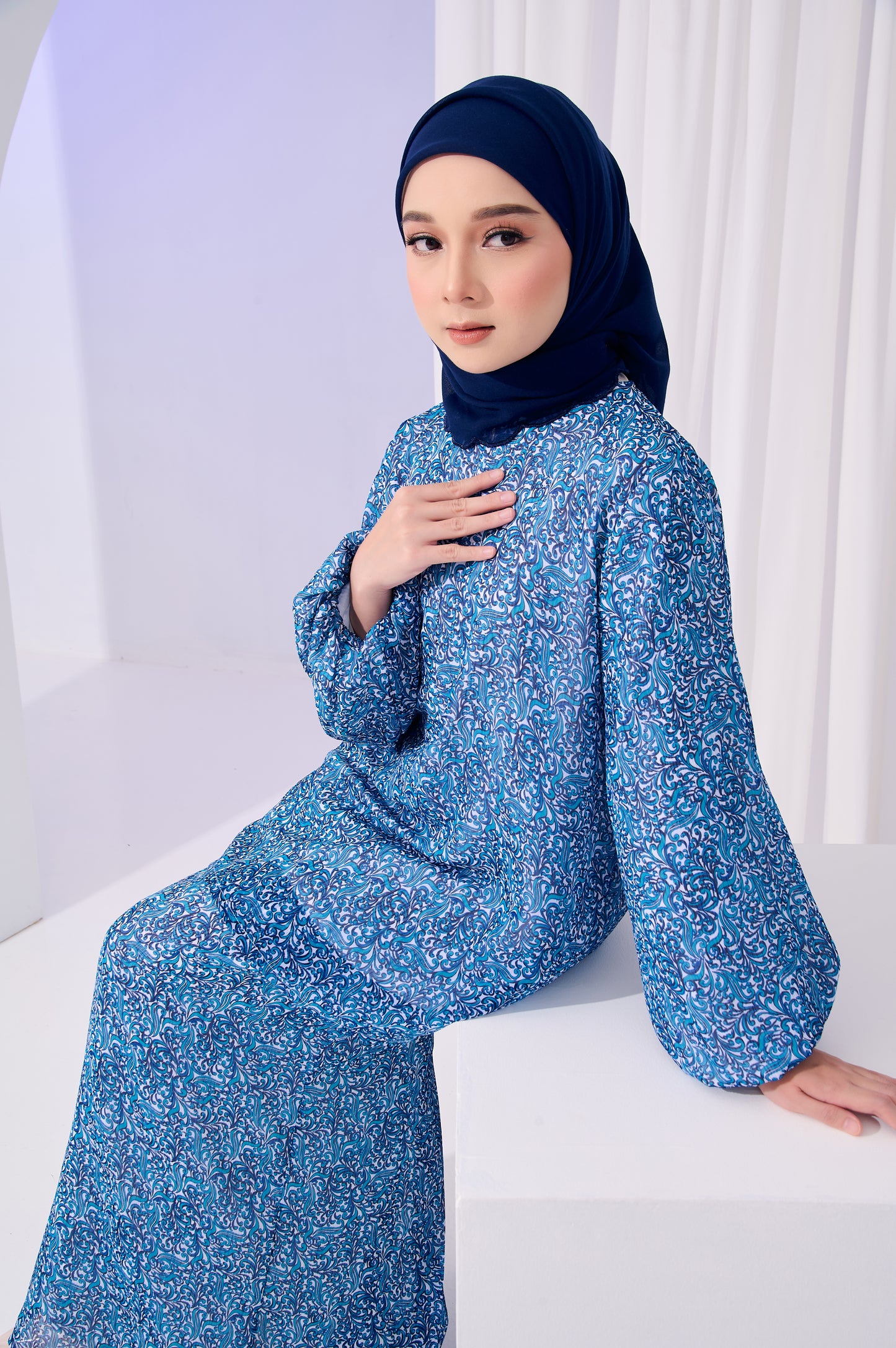 Stella Kurung in Navy Wind