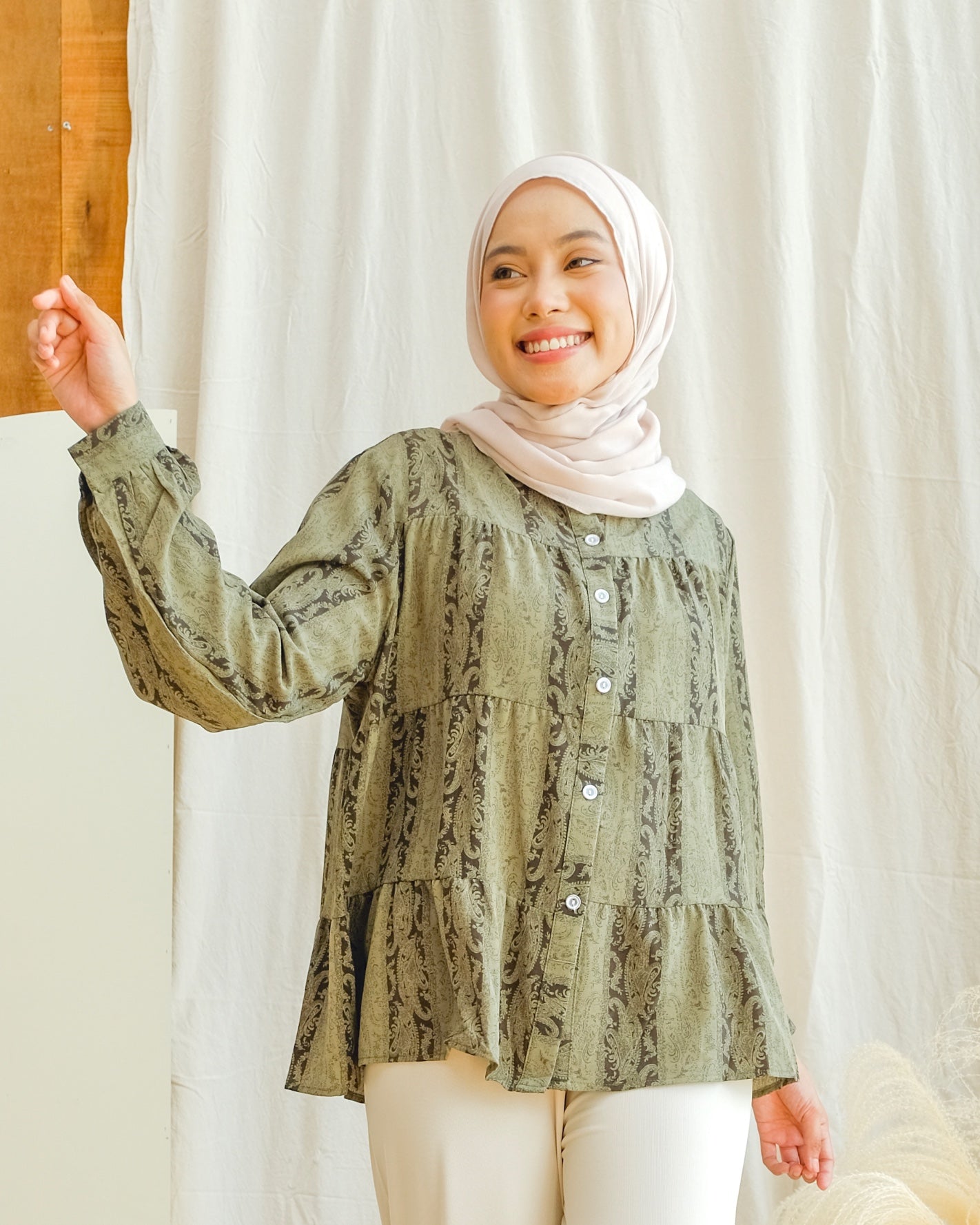 Nayla Blouse in Olive Green