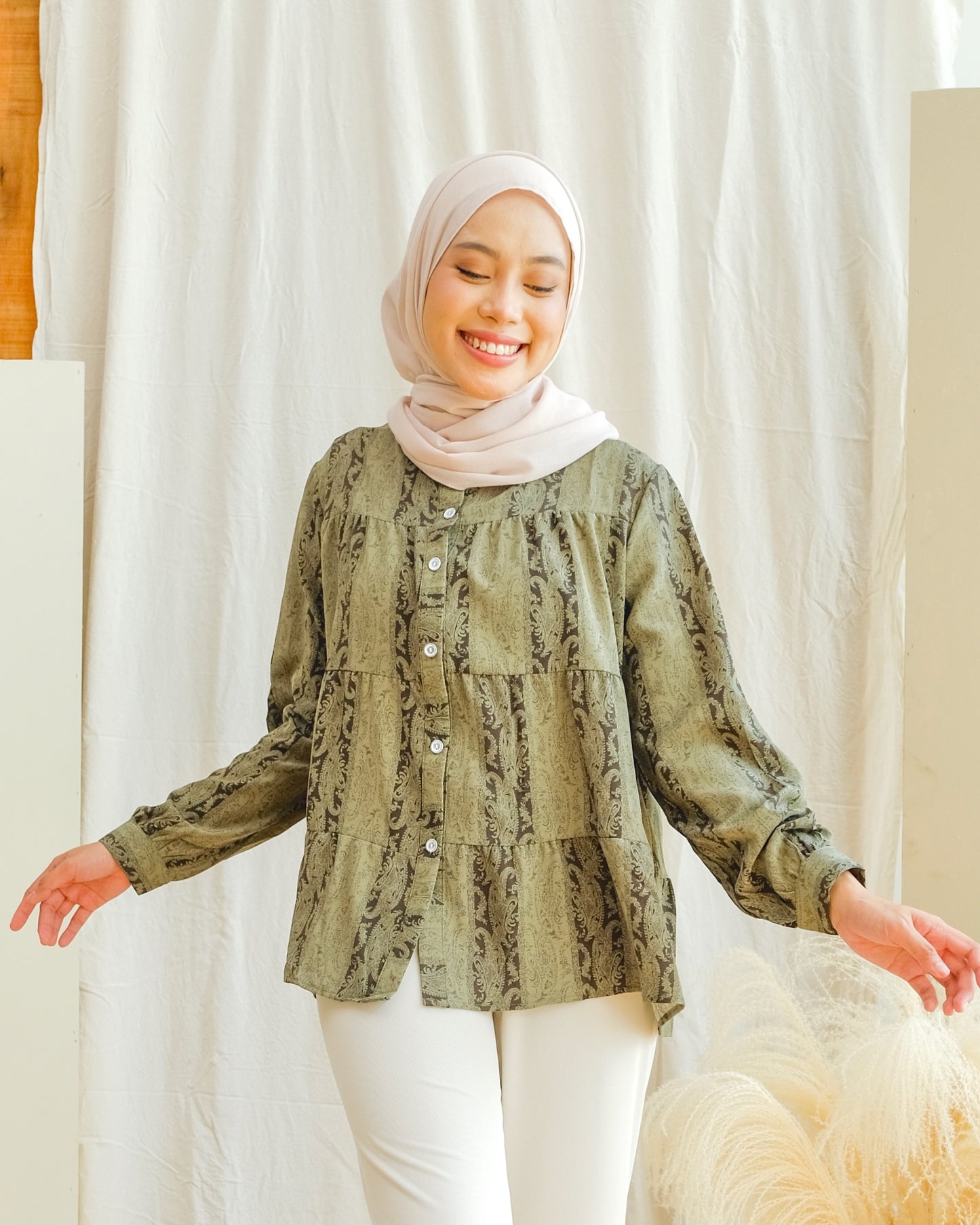 Nayla Blouse in Olive Green