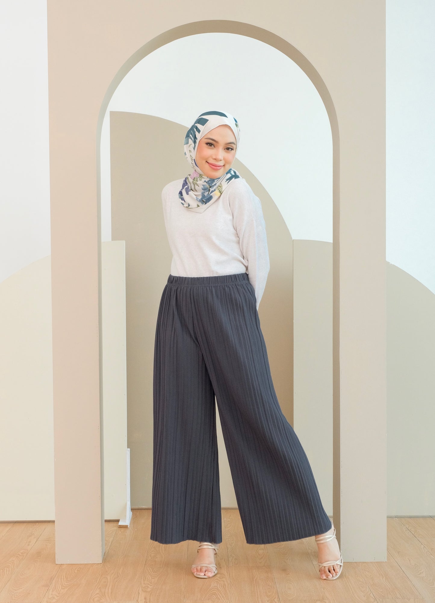 Laurel Pants in Warm Grey