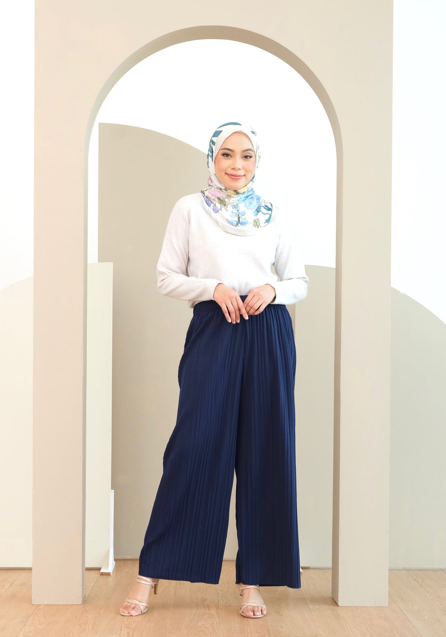 Laurel Pants in Navy Blue