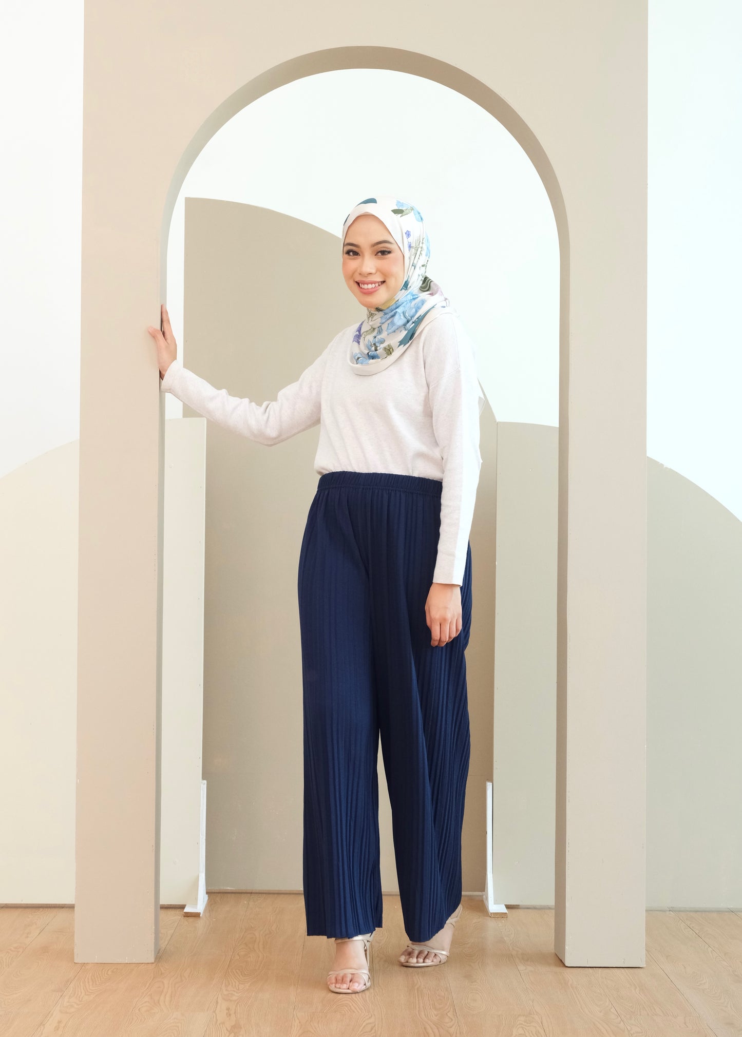 Laurel Pants in Navy Blue